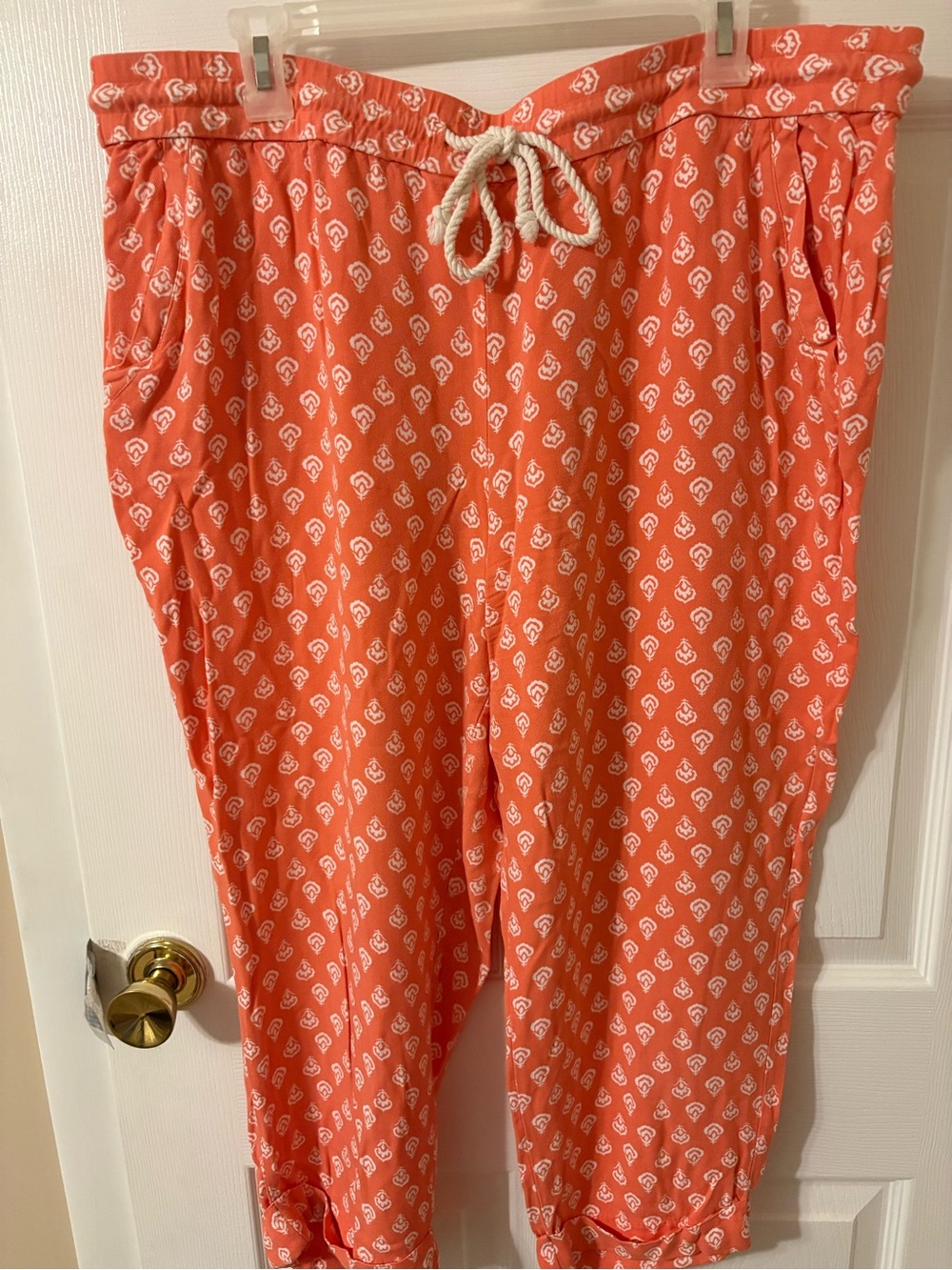 Liz Claiborne Peach and White Printed capri Pants
